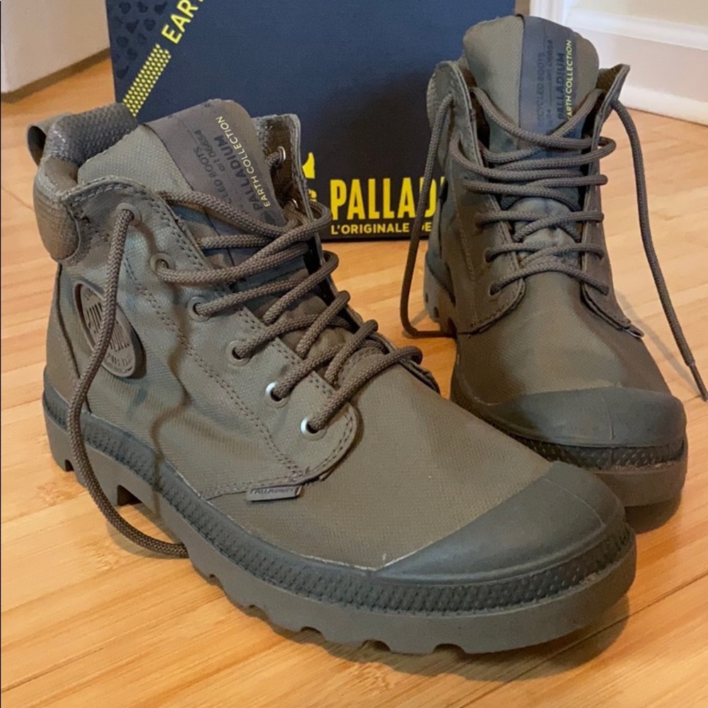 Palladium green water proof boots - Women’s 9